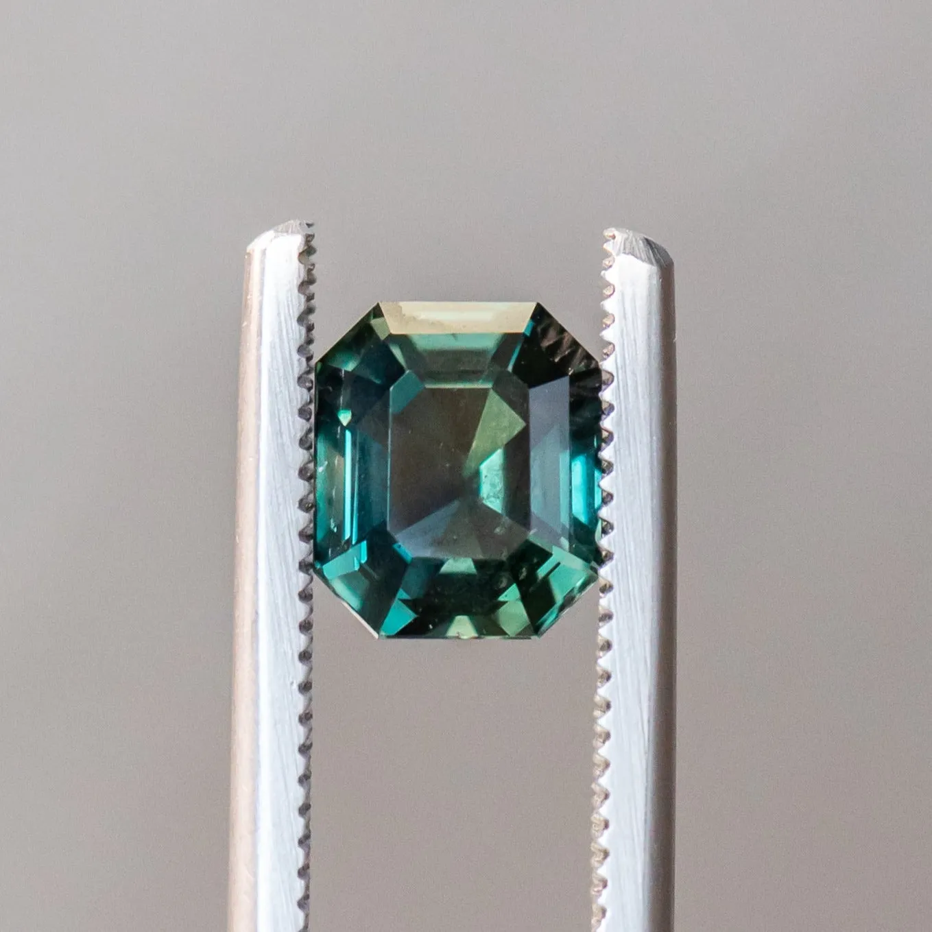 2.06CT EMERALD CUT MADAGASCAR SAPPHIRE, COLOR CHANGING DEEP TEAL TO PURPLE GREY, 7.4X6.32X4.28MM, UNTREATED