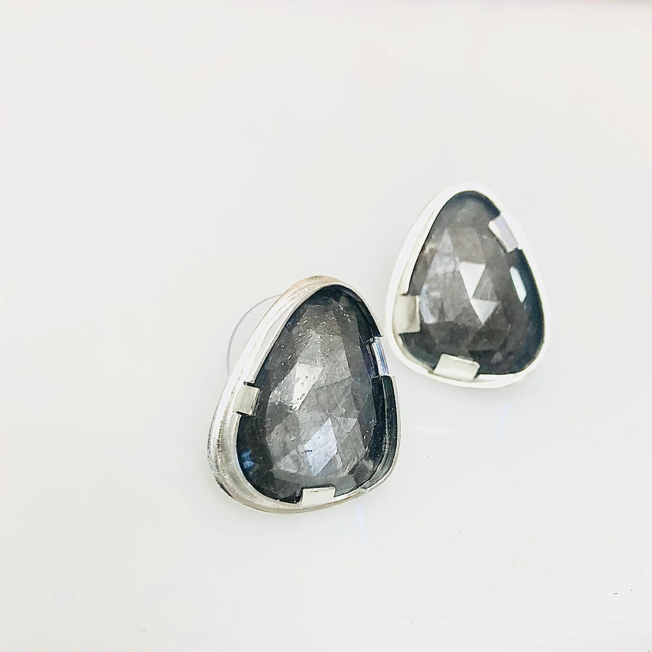 Flashy gray sapphire earrings (posts)