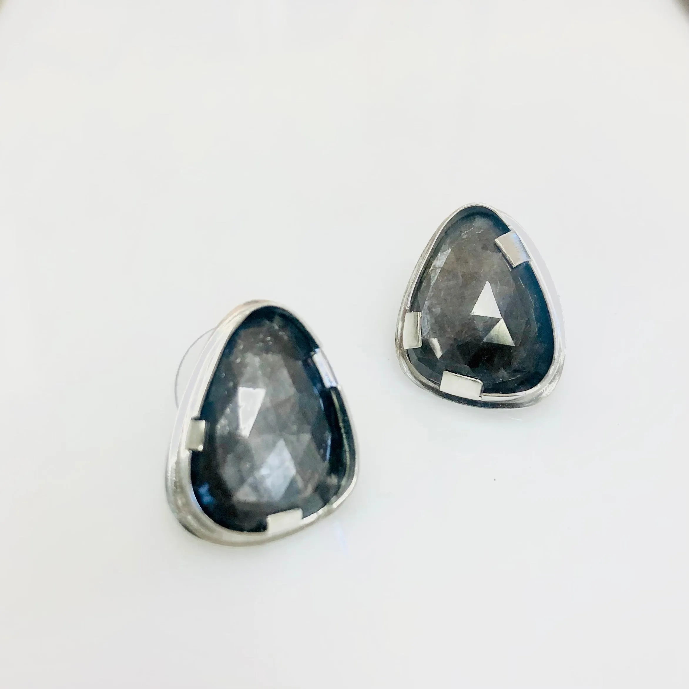 Flashy gray sapphire earrings (posts)