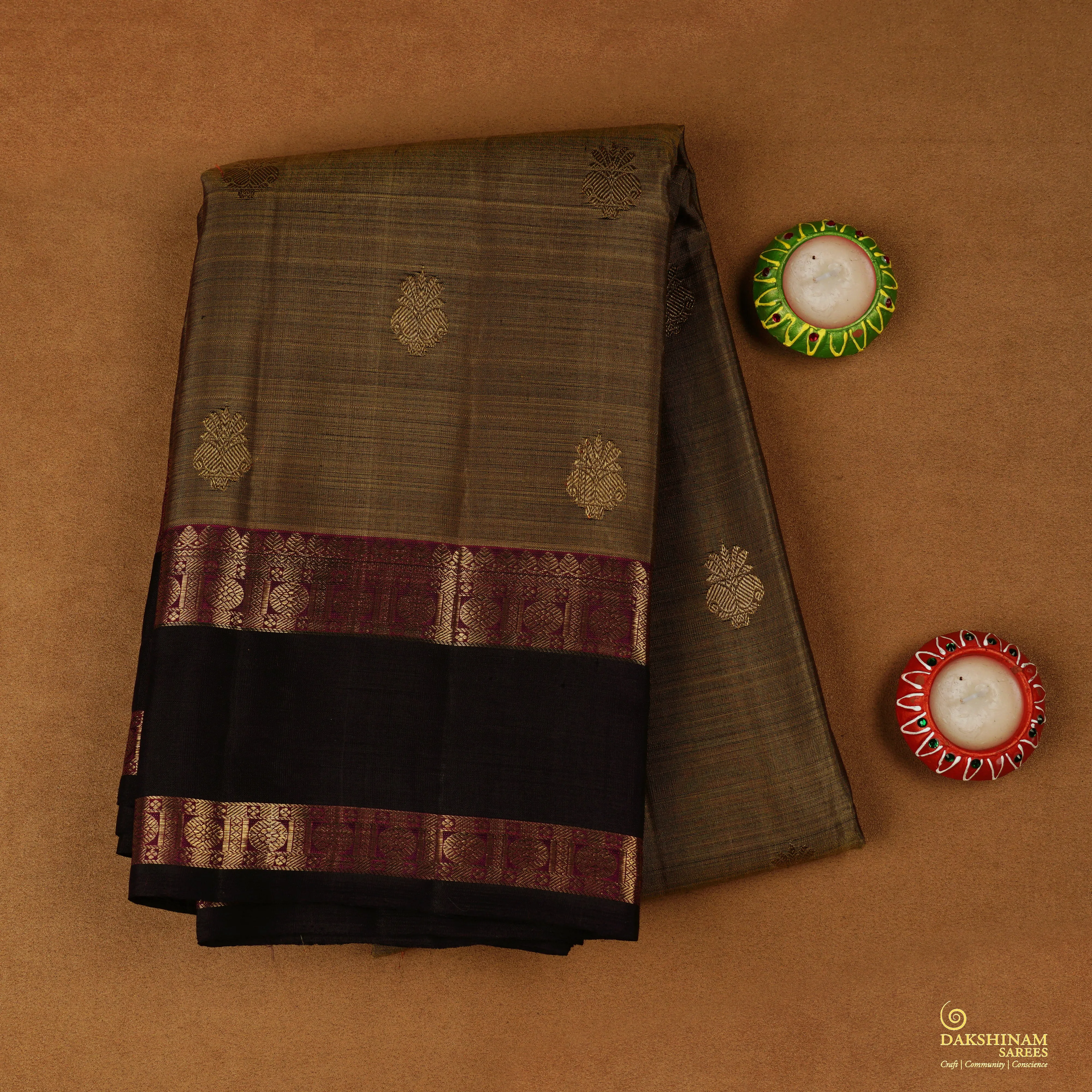 Handwoven Green with Black Kanjivaram Silk Saree - 1976T005771DSC