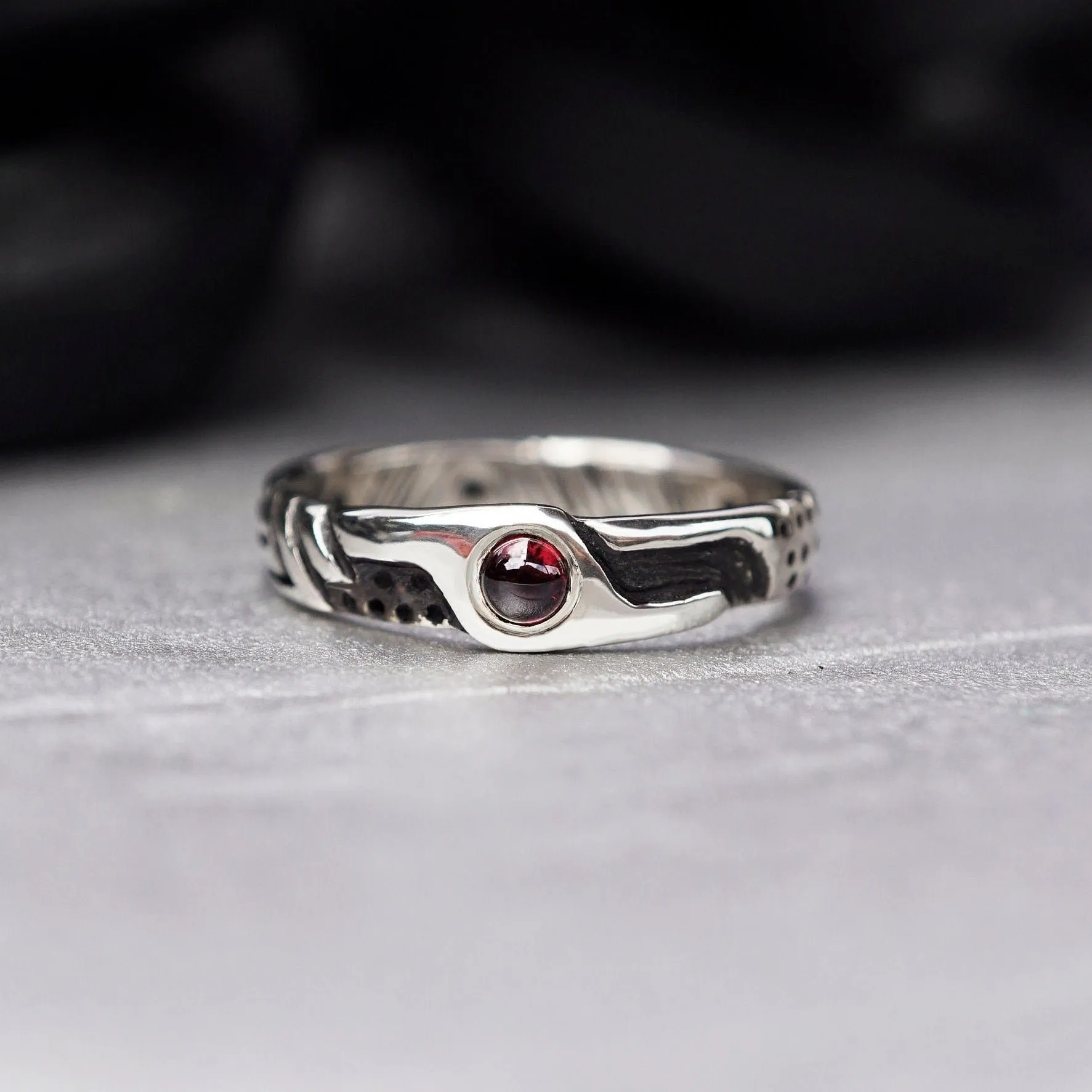 LUKE | Garnet silver ring