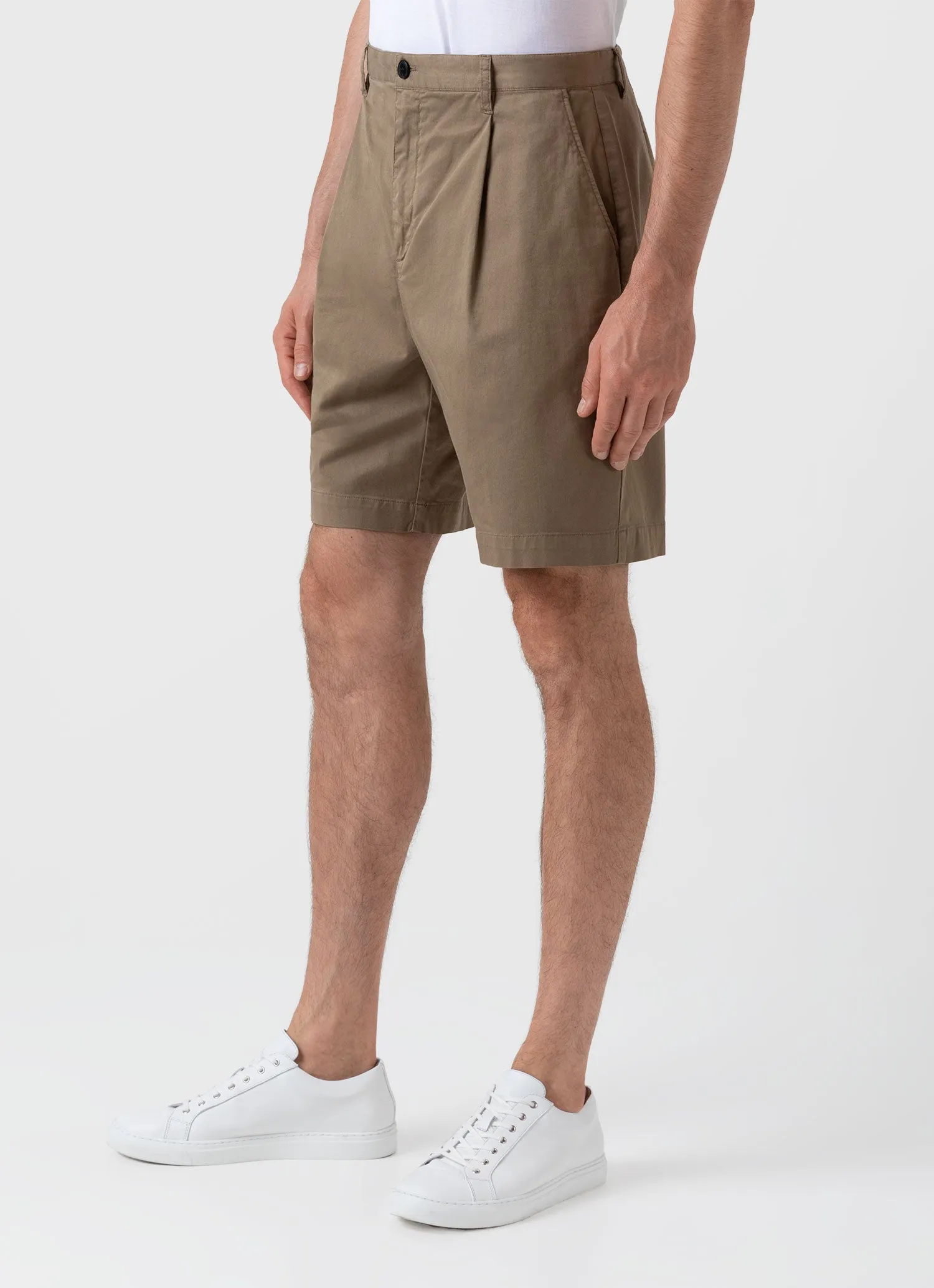 Men's Pleated Twill Short in Dark Stone